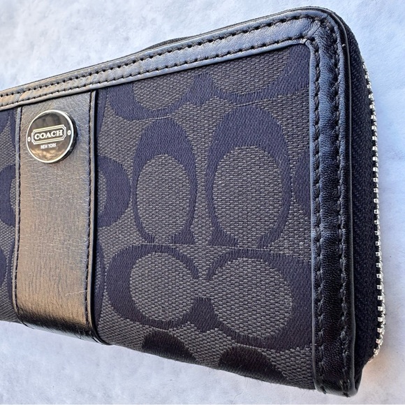 Coach Zip Wallet Signature Jacquard Black Size 8"x4" - Picture 4 of 10